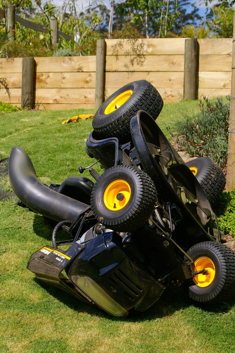 10 Best Riding Lawn Mower For Hills: Reliable & Effective Brands To Take Care Of Your Yard